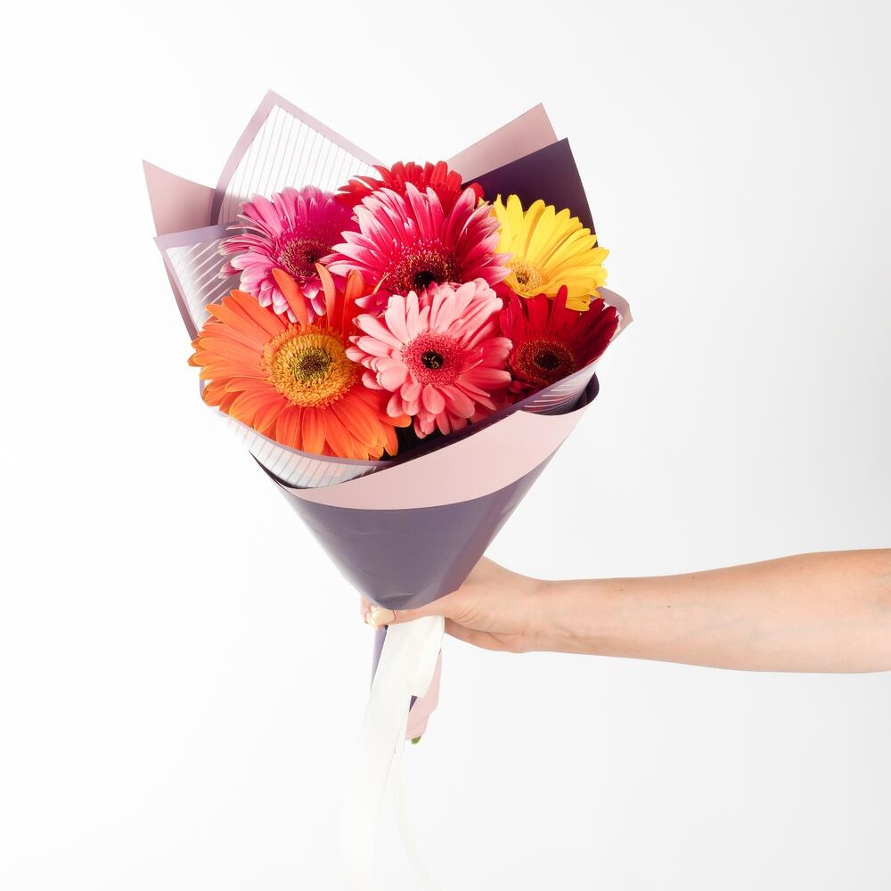 Солнечный букет из 7 свежих гербер – радость в подарок Альметьевск Республика Татарстан