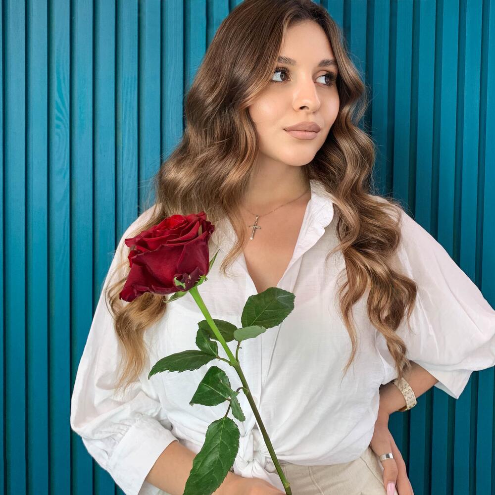 Комплимент из красной эквадорской розы – минимализм роскоши Альметьевск Республика Татарстан