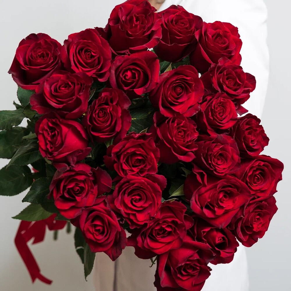 Роскошный букет «Эксплорер» – 25 красных роз для самых важных моментов Альметьевск Республика Татарстан