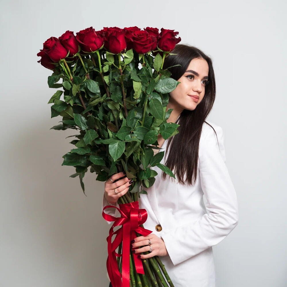 Роскошный букет «Эксплорер» – 25 красных роз для самых важных моментов Альметьевск Республика Татарстан
