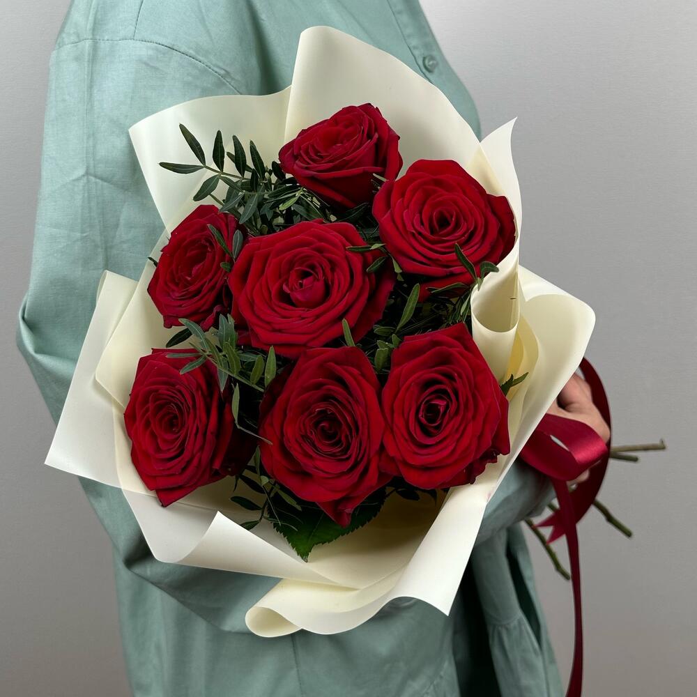 Букет «Гранатовый» из красных роз в роскошной упаковке Альметьевск Республика Татарстан