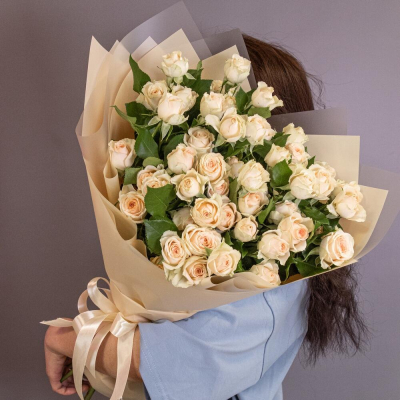 Букет «Персик» – пышные кустовые розы нежно-персикового оттенка Альметьевск Республика Татарстан