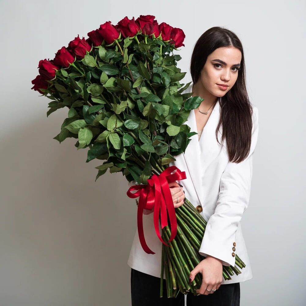 Роскошный букет из 51 красной розы – воплощение безграничной любви Альметьевск Республика Татарстан