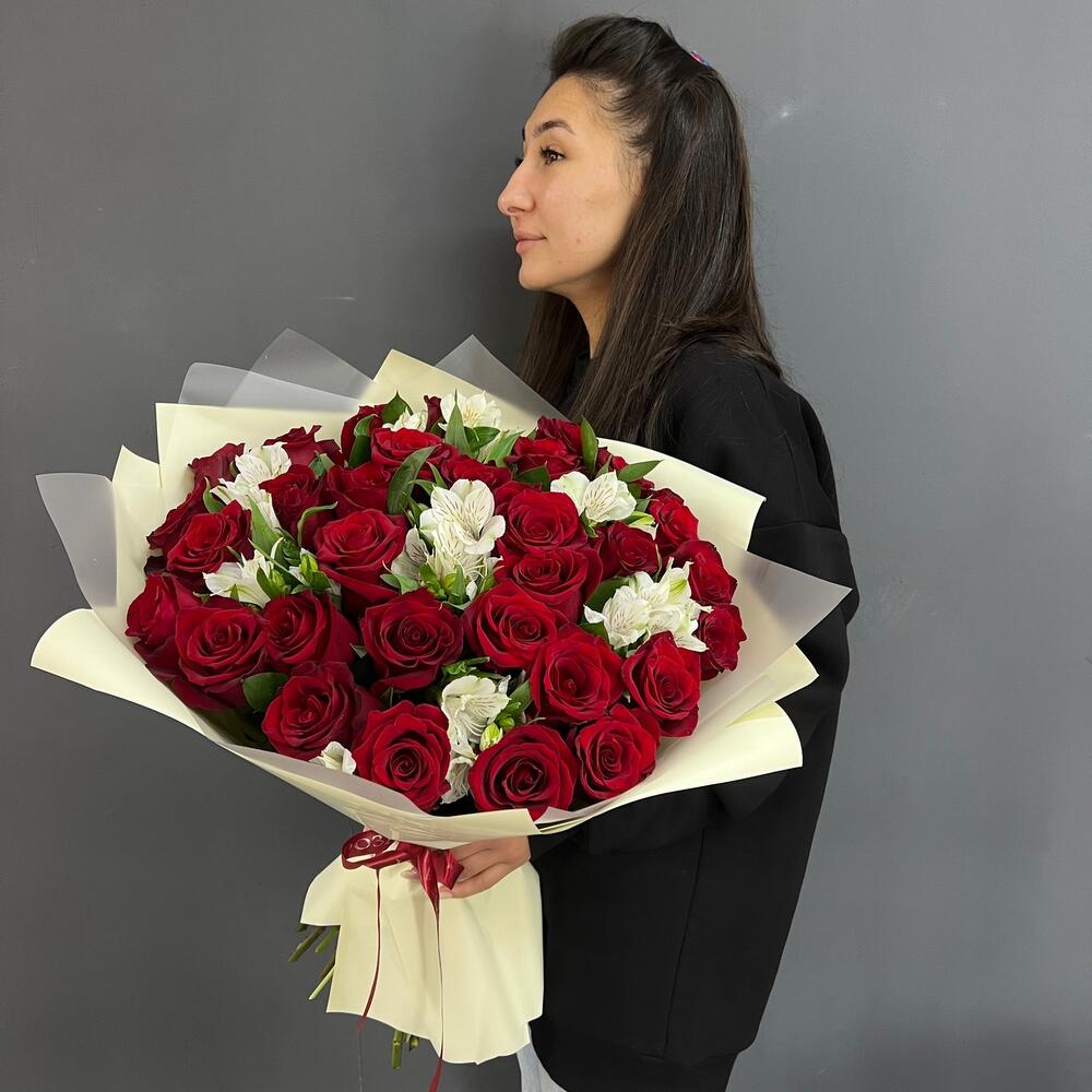 Букет «Танец любви» – гармония страсти и нежности в каждом лепестке Альметьевск Республика Татарстан