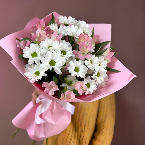 Букет «Поцелуй бабочки» нежность белых хризантем и розовых альстромерий Альметьевск Республика Татарстан