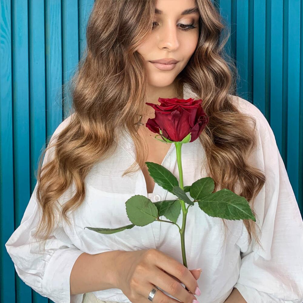Комплимент из красной эквадорской розы – минимализм роскоши Альметьевск Республика Татарстан