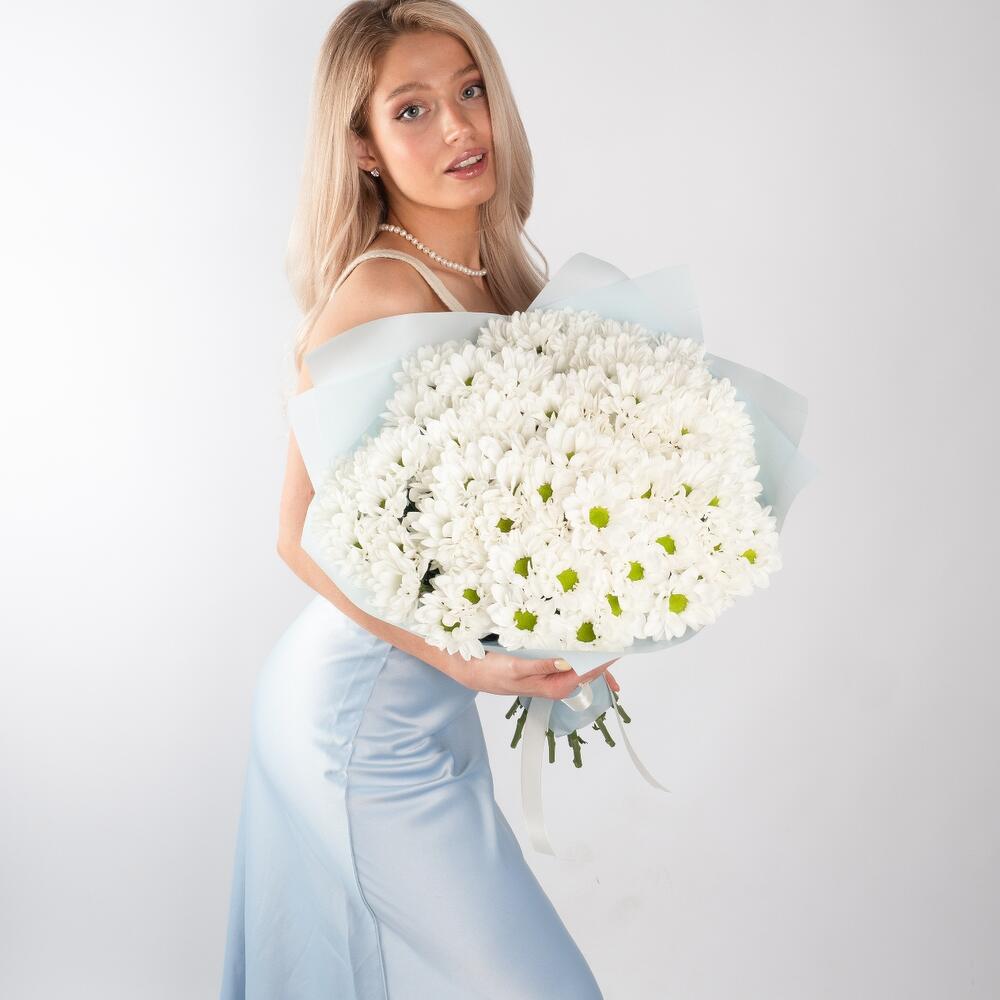 Букет «Ромашковое чудо» – летнее настроение в белых хризантемах Альметьевск Республика Татарстан