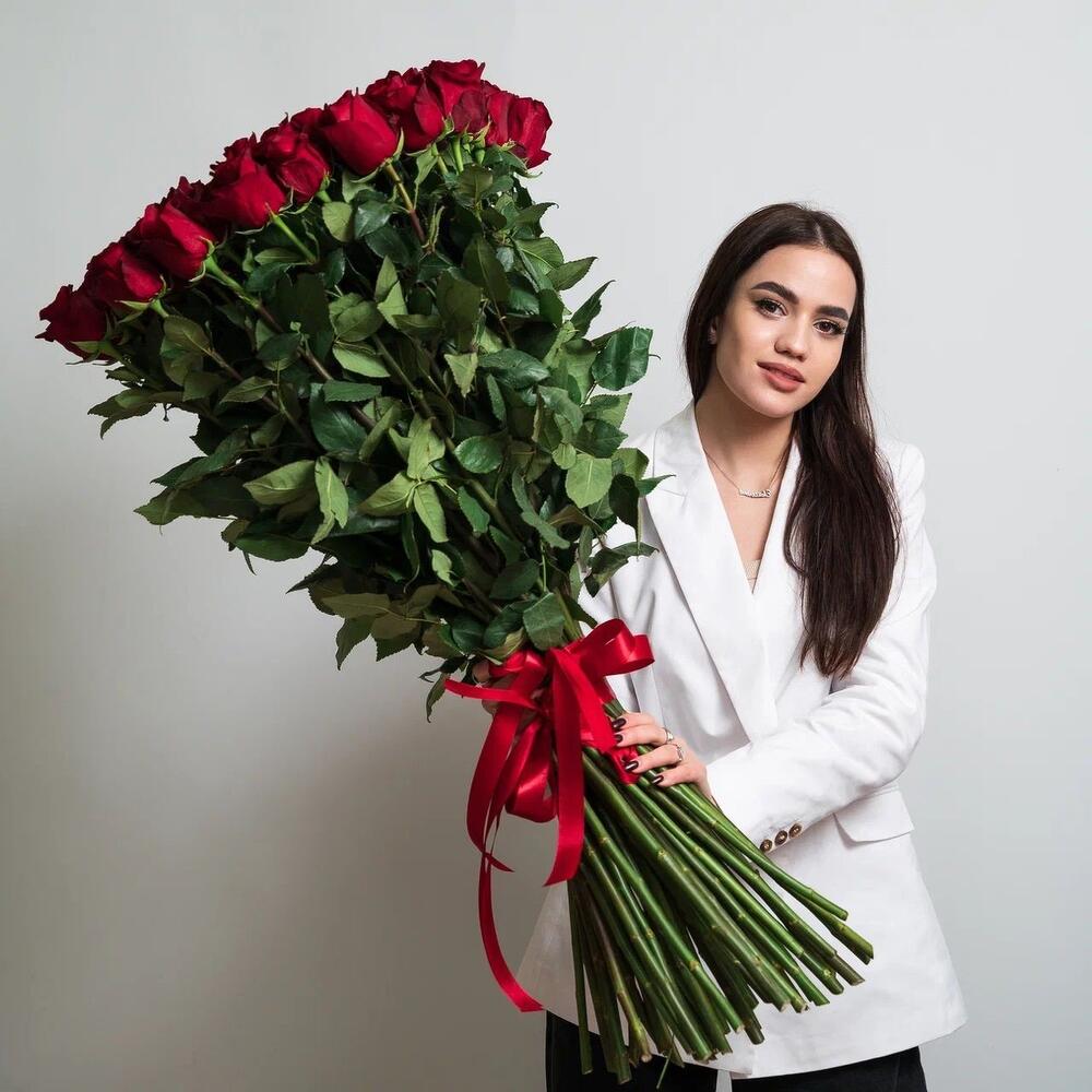 Роскошный букет из 51 красной розы – воплощение безграничной любви Альметьевск Республика Татарстан