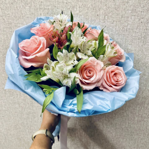 Букет «Фреш» – нежность розовых роз и белых альстромерий Альметьевск Республика Татарстан