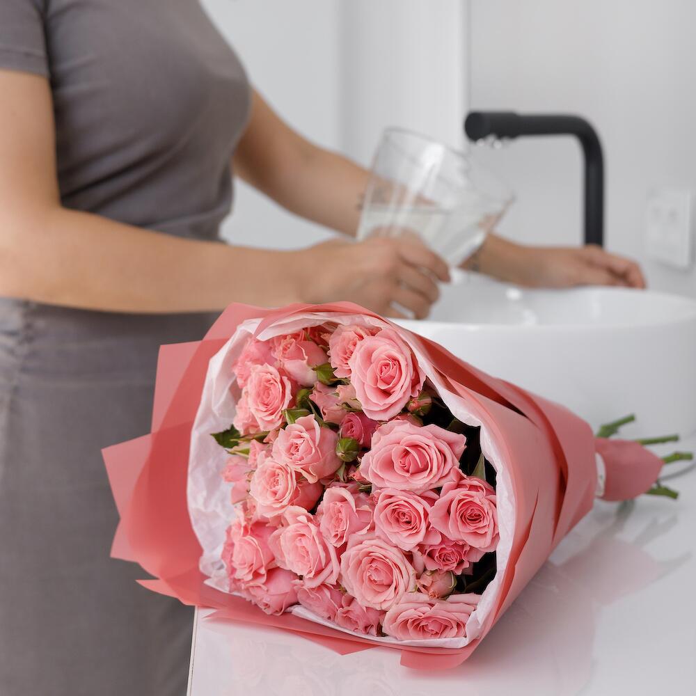 Букет из 9 розовых кустовых роз – нежность в каждом лепестке Альметьевск Республика Татарстан