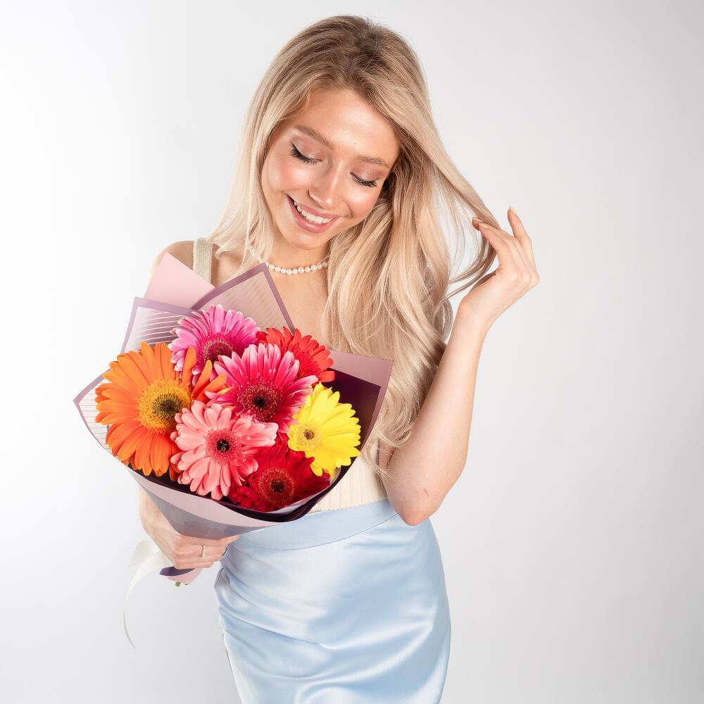 Солнечный букет из 7 свежих гербер – радость в подарок Альметьевск Республика Татарстан