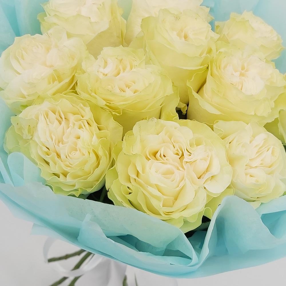 Букет «Кружевное облачко» – 11 белоснежных роз в нежной упаковке Альметьевск Республика Татарстан