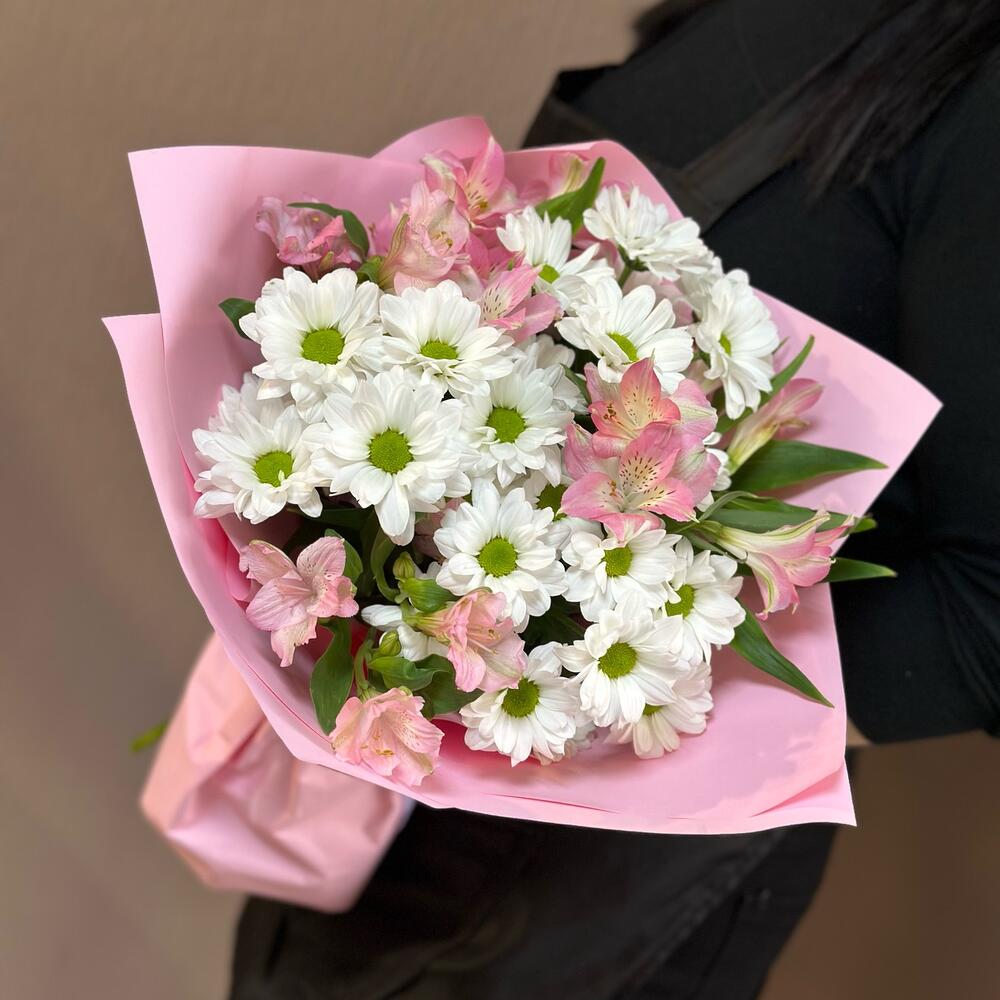 Букет «Поцелуй бабочки» нежность белых хризантем и розовых альстромерий Альметьевск Республика Татарстан