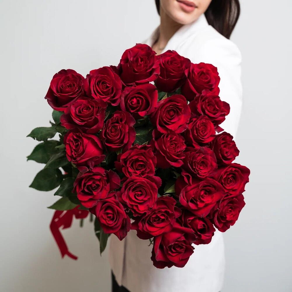 Роскошный букет «Эксплорер» – 25 красных роз для самых важных моментов Альметьевск Республика Татарстан