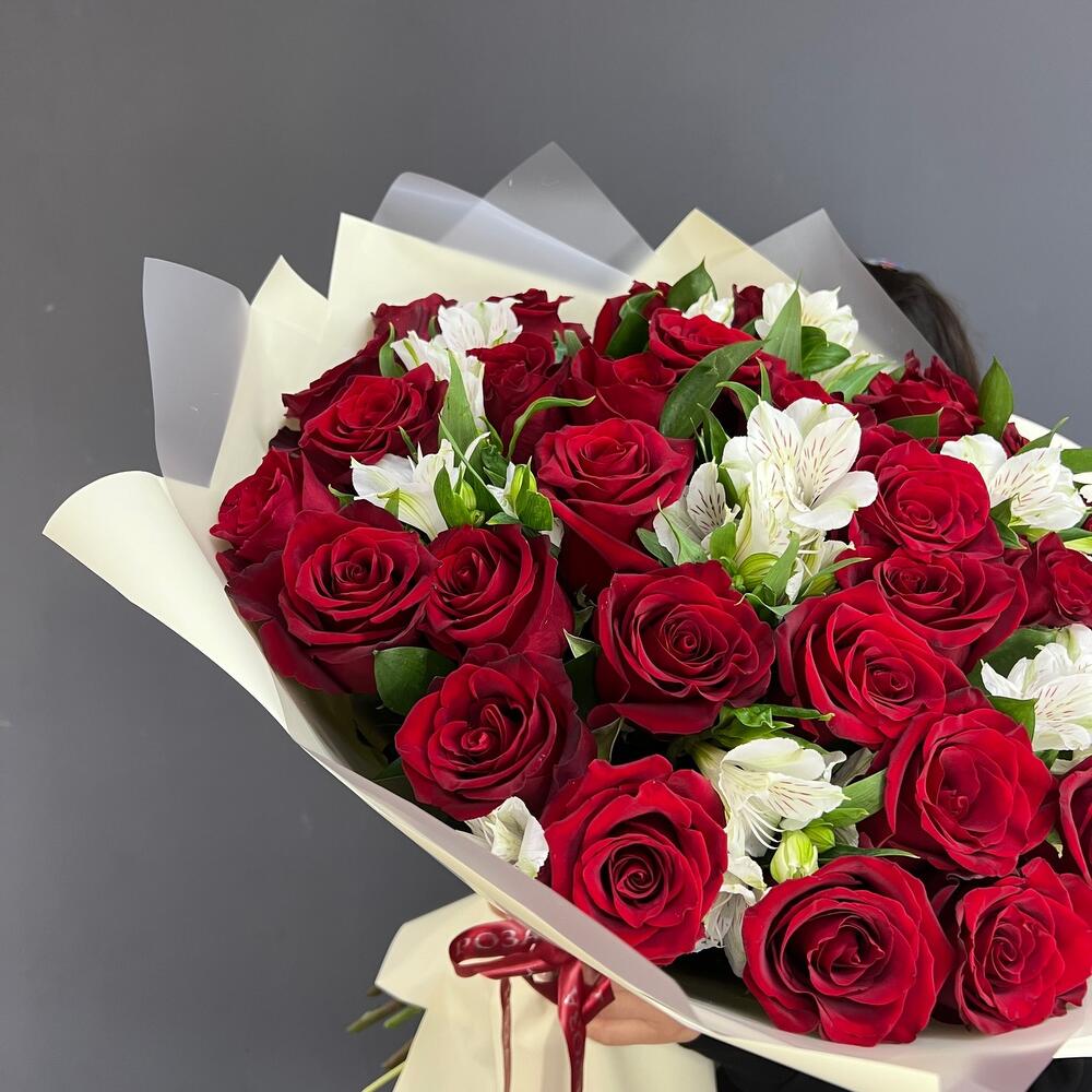 Букет «Танец любви» – гармония страсти и нежности в каждом лепестке Альметьевск Республика Татарстан