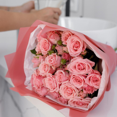 Букет из 9 розовых кустовых роз – нежность в каждом лепестке Альметьевск Республика Татарстан