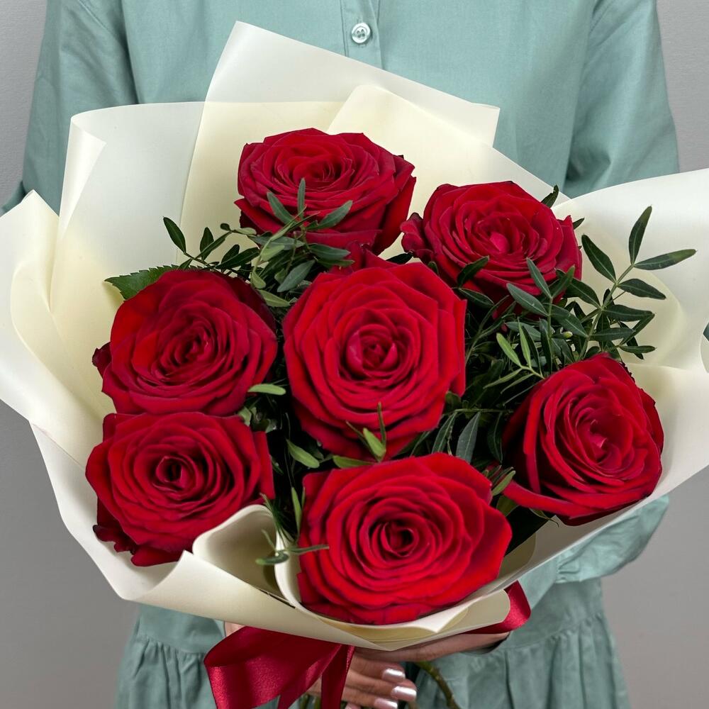 Букет «Гранатовый» из красных роз в роскошной упаковке Альметьевск Республика Татарстан