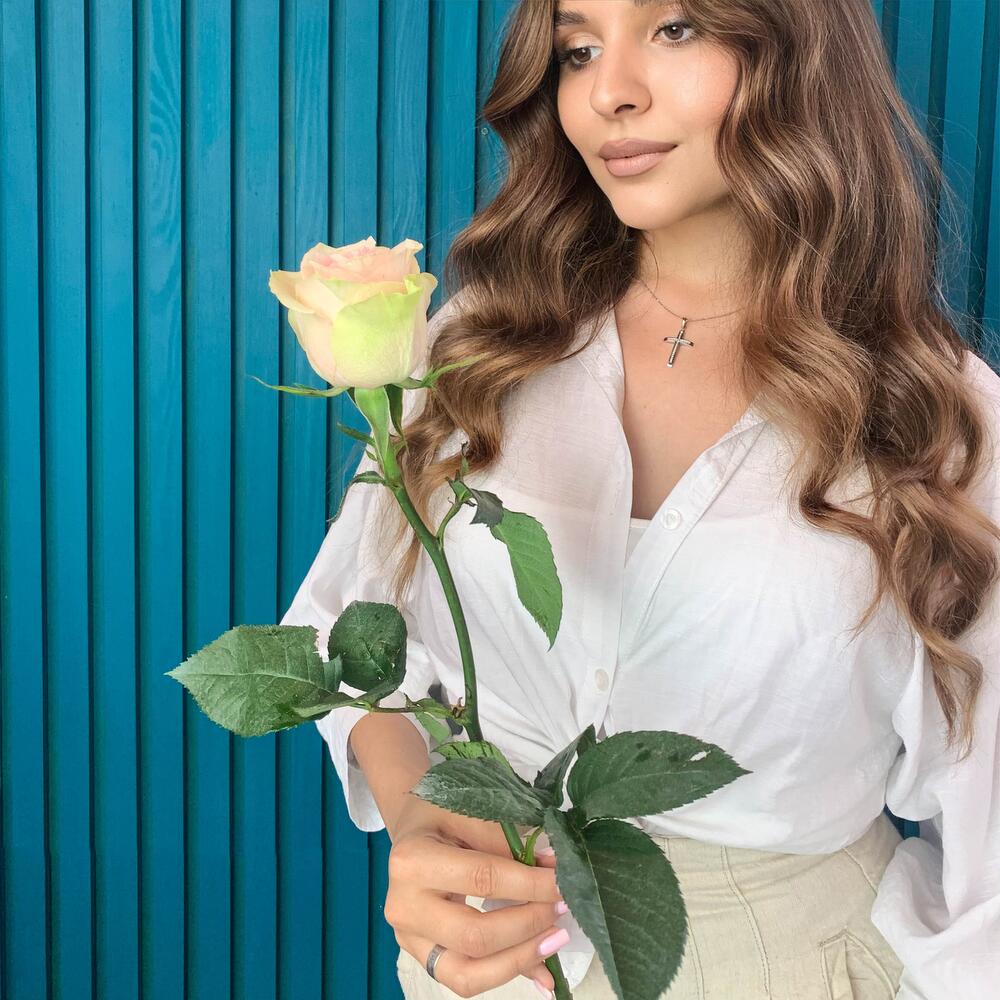 Комплимент из розовой эквадорской розы – минимализм роскоши Альметьевск Республика Татарстан