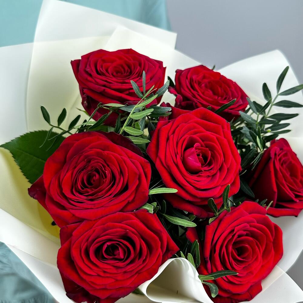 Букет «Гранатовый» из красных роз в роскошной упаковке Альметьевск Республика Татарстан