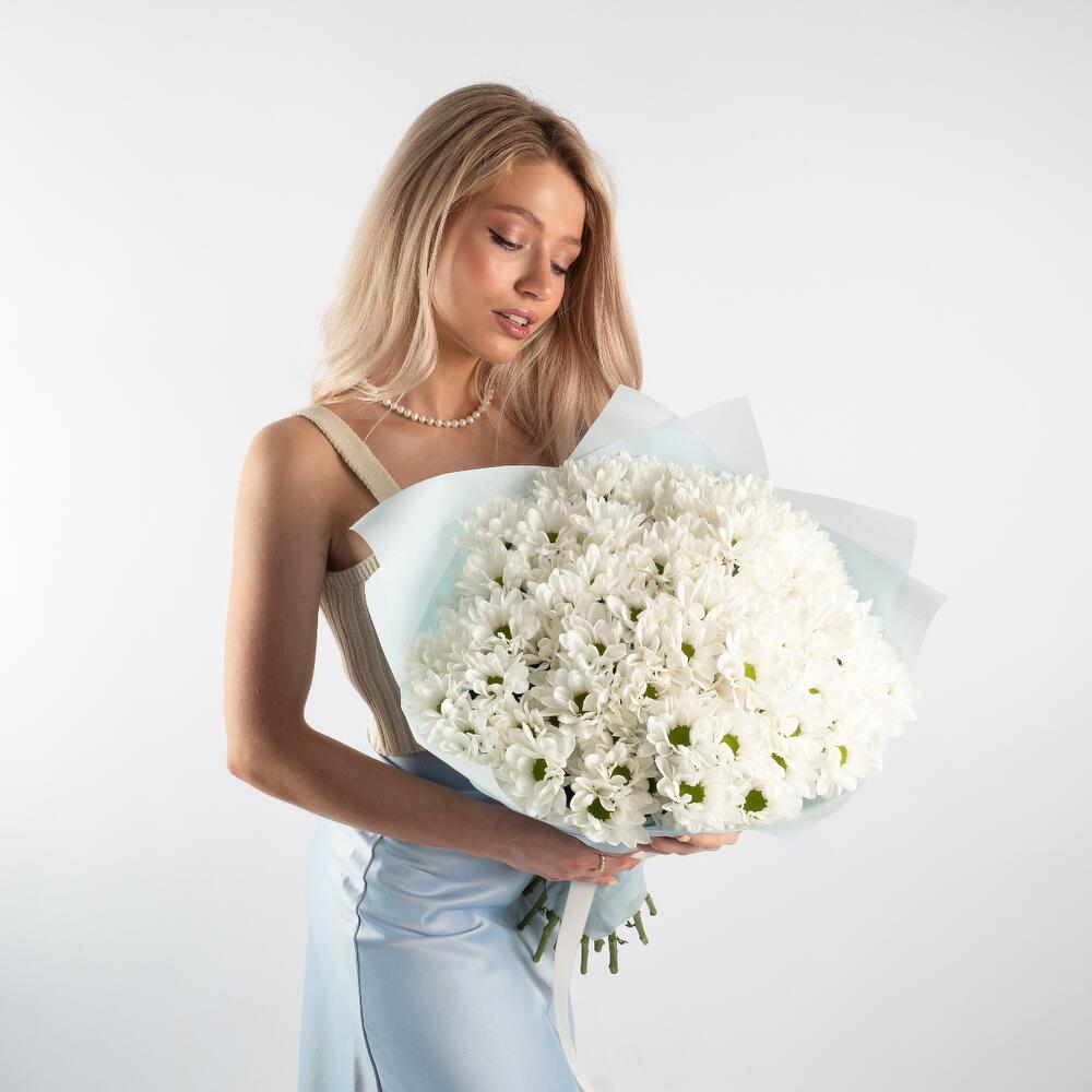 Букет «Ромашковое чудо» – летнее настроение в белых хризантемах Альметьевск Республика Татарстан